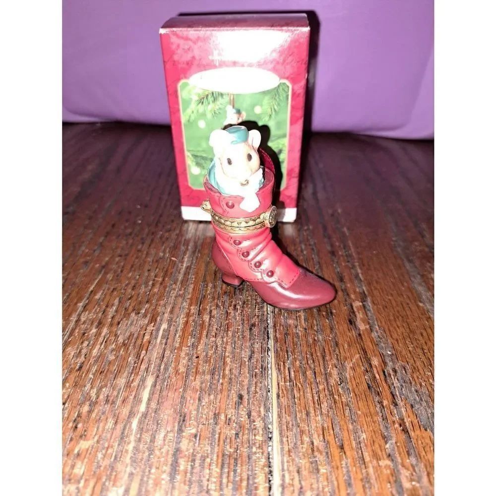 Vintage 2000 Hallmark Keepsake Fashion Afoot Christmas Holiday Tree Ornament